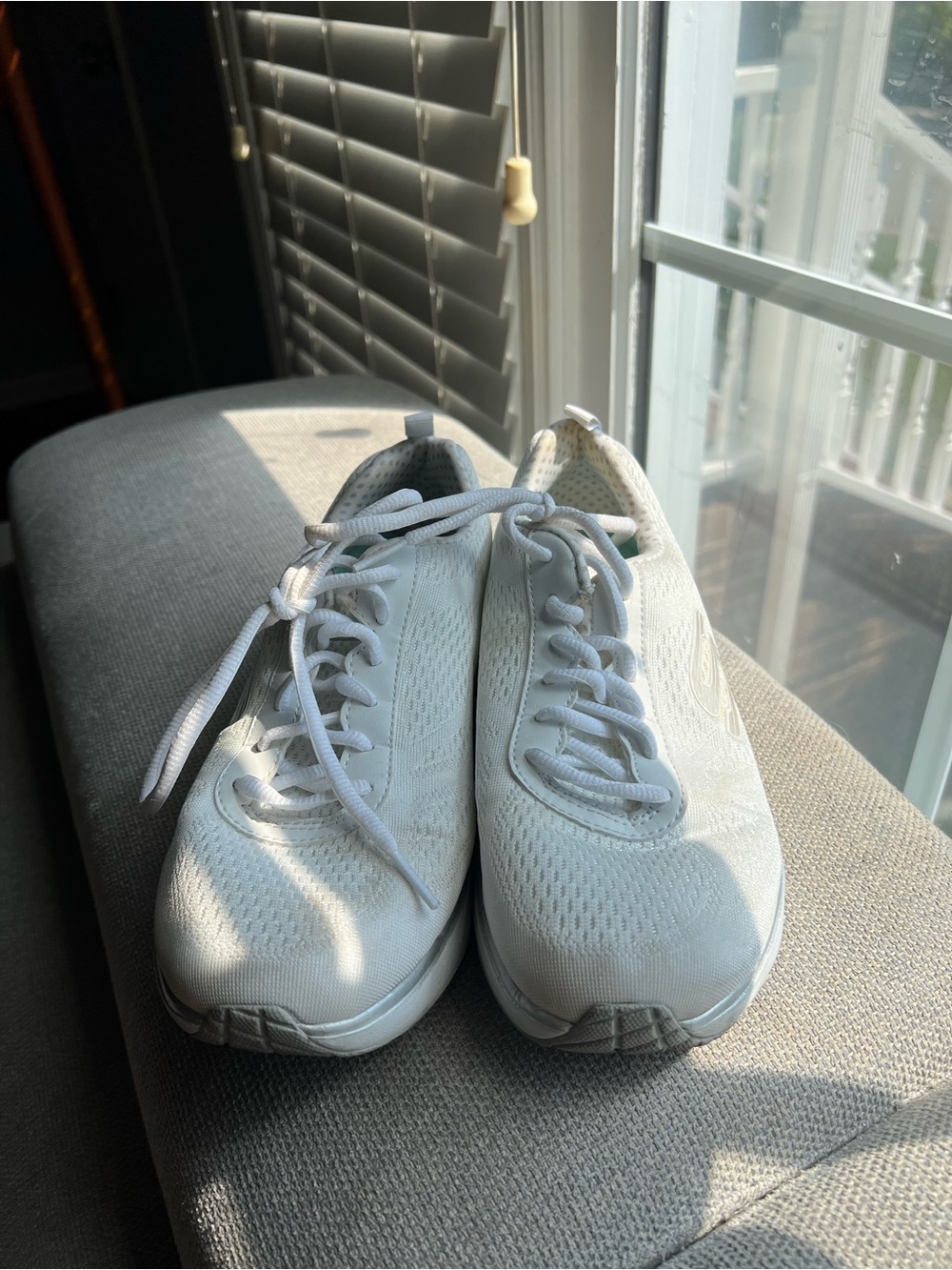Sketchers Air-cooled memory foam White Athletic Sneakers